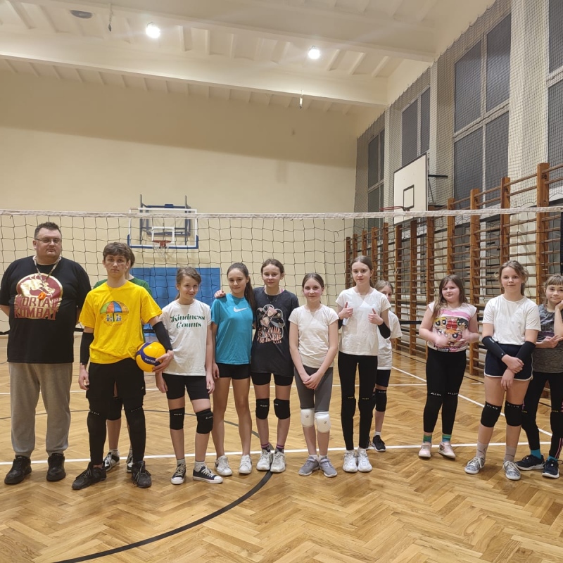 foto:  Starsi i młodsi trenują