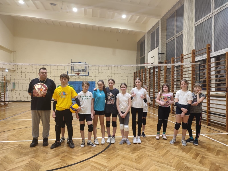 foto: Starsi i młodsi trenują